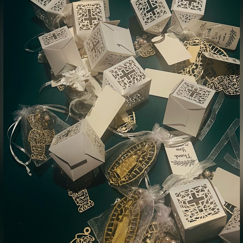 DECORATIONS FOR BAPTISM OR FIRST COMMUNION